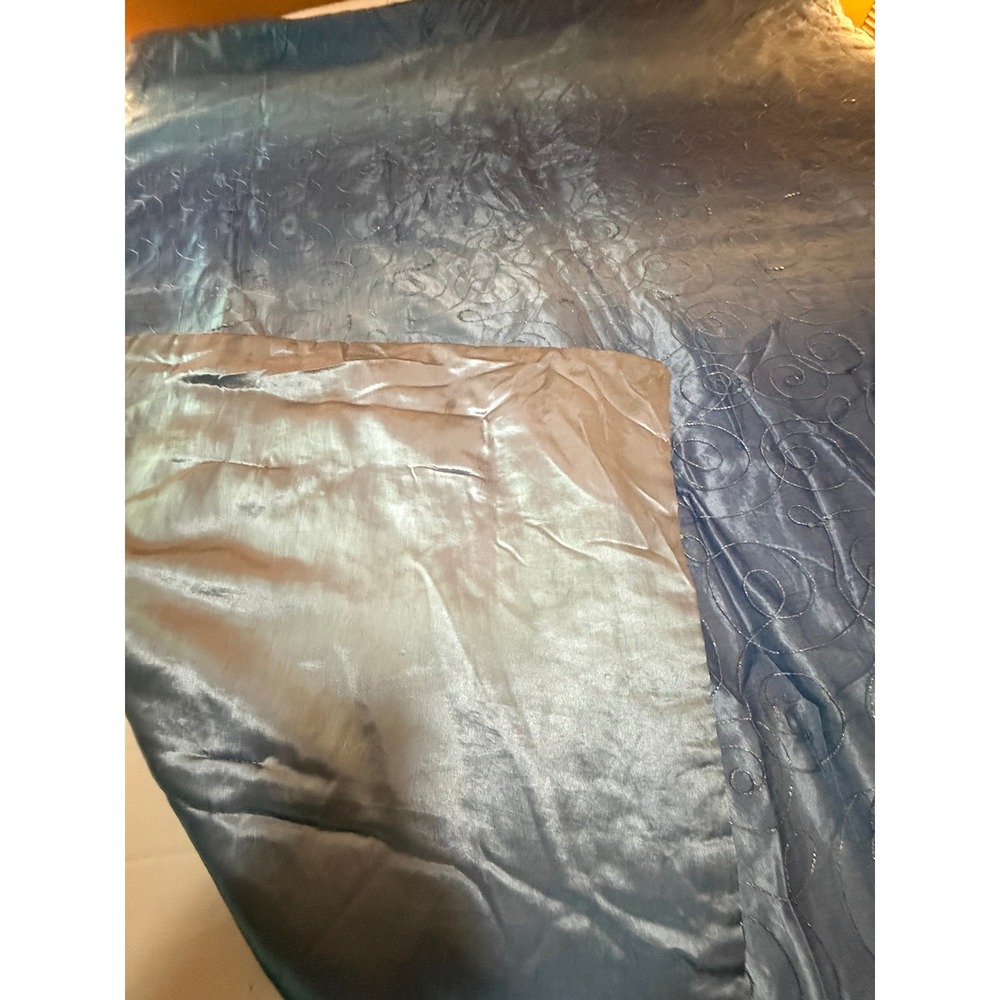 Seventeen Full Size Blue Satin Bedding Set – Quilt/Bedspread & Bed Skirt - Picture 3 of 11